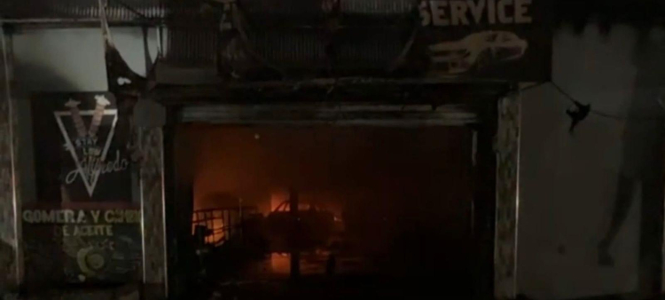 Investigan incendio que arrasó con más de 50 vehículos y otros dos siniestros en SFM
