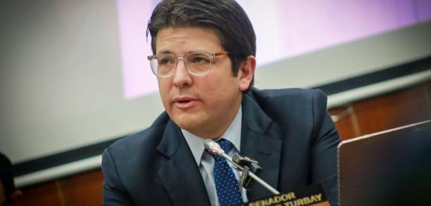 Miguel Uribe Turbay: Trayectoria del Senador y Precandidato Presidencial.