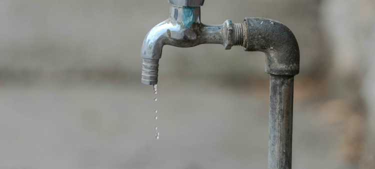 Residentes de Manoguayabo reportan dos semanas sin servicio de agua