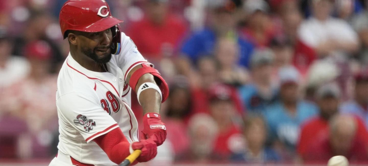 Miguel Andújar brilla con un jonrón en la victoria de Cincinnati sobre los Filis