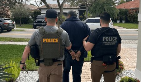 Arrestos de inmigrantes en Florida continúan a pesar de orden del Supremo de EE. UU.