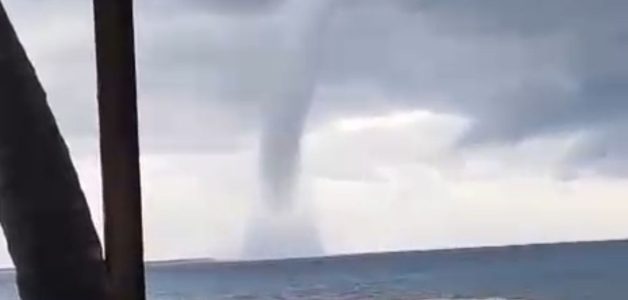 Tromba marina impacta a residentes de Caleta en La Romana