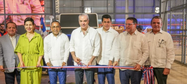 Inauguración de una Terminal de “Courier” por Abinader en AILA