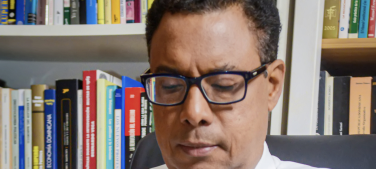 Namphi Rodríguez presenta su nueva obra literaria
