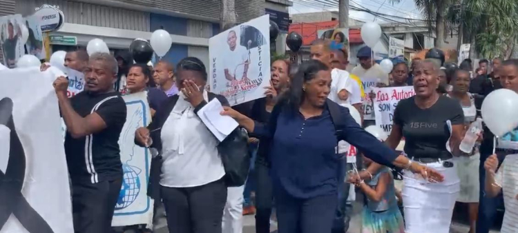 Recuerdan y Lloran a las Víctimas de la Explosión en San Cristóbal
