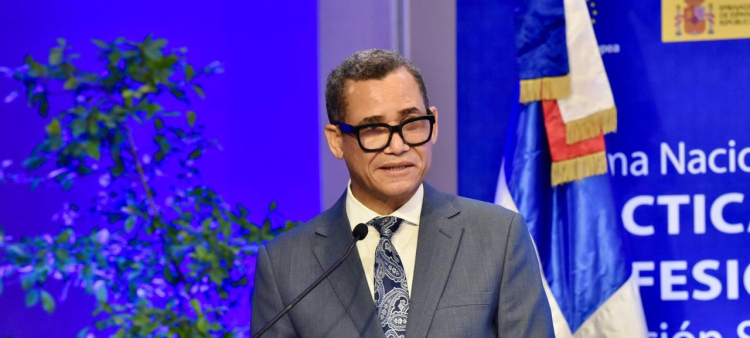 Apoyo del Ministerio de Trabajo para facilitar el primer empleo a los egresados
