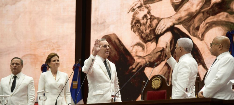 Desafíos de Abinader al Comenzar su Segundo Mandato