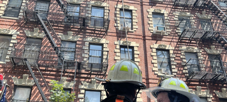 Incendio en Edificios de Nueva York: Investigación de Causas por Bomberos