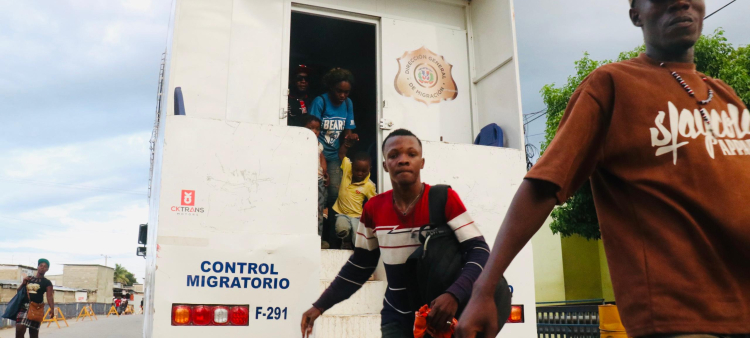 Repatriación de 79 haitianos detenidos en furgón en Monte Cristi