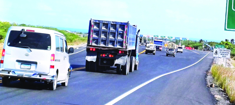 Intensificación del tránsito en la Circunvalación de Baní para descongestionar las calles del pueblo.