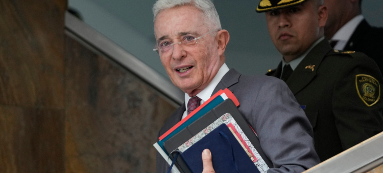 Exabogado de Álvaro Uribe es declarado culpable en caso vinculado a condena contra el expresidente