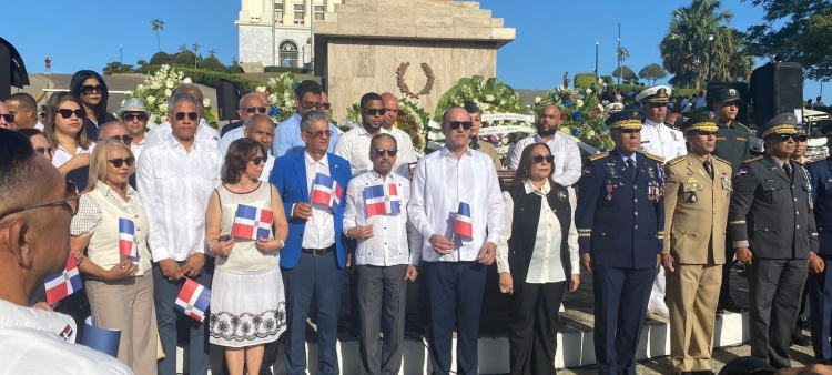 Homenaje a los héroes de la Restauración de la República en Santiago