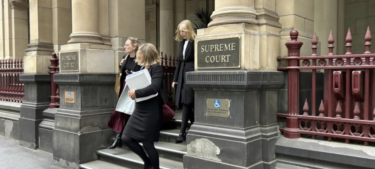 Abogado australiano se disculpa por presentar argumentos falsos generados por inteligencia artificial en juicio de asesinato