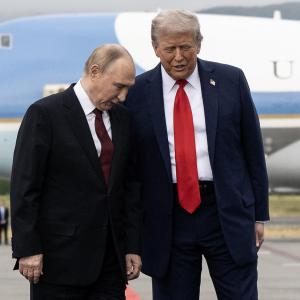 El contenido de la “carta de paz” de Melania entregada por Trump a Putin