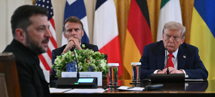 Macron solicita sanciones contra Rusia en caso de fracaso diplomático en acuerdo de paz con Ucrania.