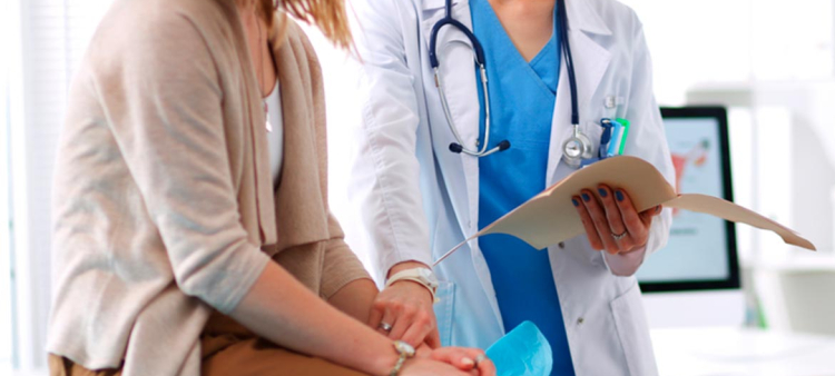 Denuncia del CMD: Más de 20,000 médicos nuevos desempleados