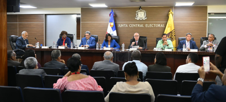 Descartados dos consorcios en proceso de licitación para nueva cédula, confirma la JCE