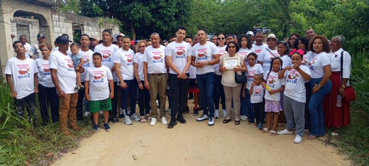 Demandan construcción de carretera en Nagua: Yovanny Polanco junto a líderes comunitarios