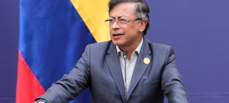 Colombia rechaza acuerdo militar con Venezuela.