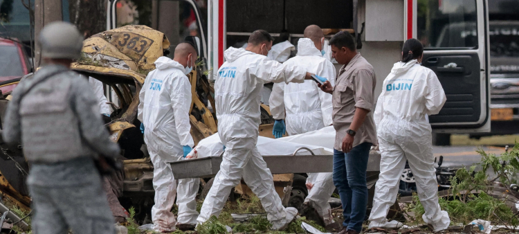 Atentado en base aérea colombiana deja cinco muertos y 36 heridos