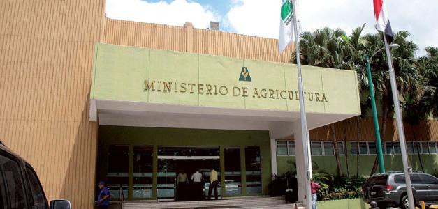 Suspensión de empleados del Ministerio de Agricultura por investigación de manejo de fondos