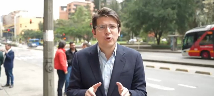 El padre de Miguel Uribe Turbay sustituirá a su hijo como precandidato presidencial