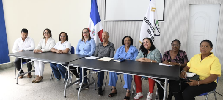 Paro convocado por gremios de salud debido a retraso en pagos de salarios e incentivos