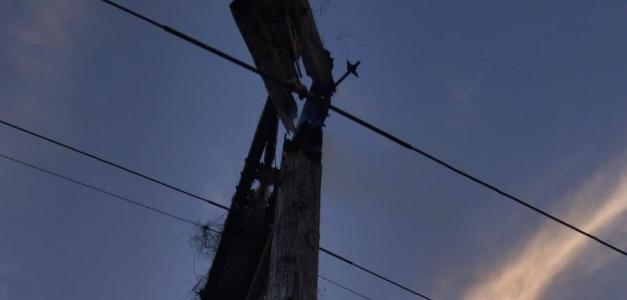 Apagón afecta a más de 20 comunidades en Barahona tras incendio en redes eléctricas