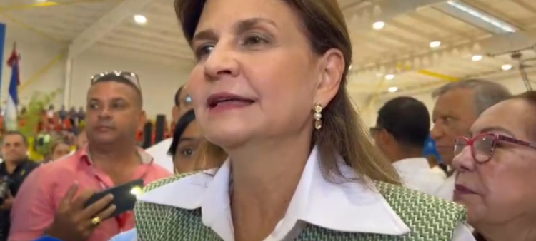 La vicepresidenta garantiza la entrega total de uniformes escolares en 20 días.