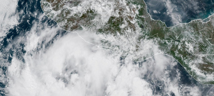 Formación de la tormenta tropical Fernand en el océano Atlántico.