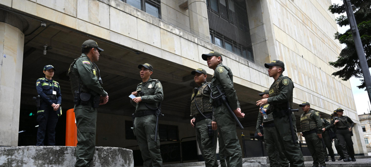 Entrega Colombia a EE.UU. siete narcotraficantes bajo solicitud de extradición