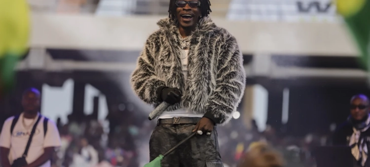 Interrogan a Shatta Wale en investigación de vehículos de lujo en EE. UU.
