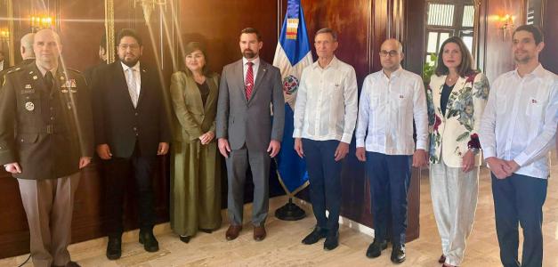 Delegación de EE. UU. fortalece cooperación en seguridad y desarrollo con RD