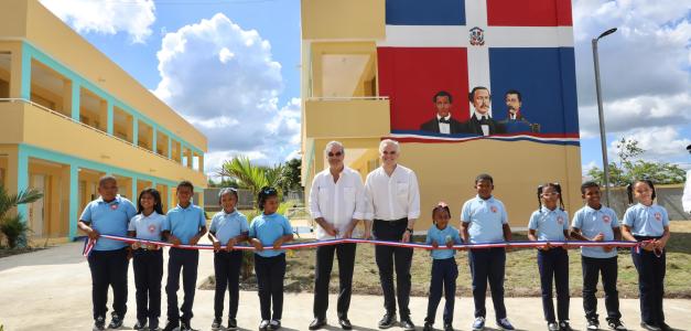 El Gobierno entrega más de mil aulas para el nuevo año escolar