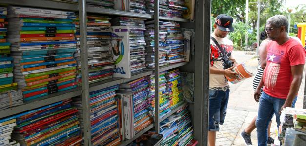 Baja demanda y quejas sobre precios en la venta de libros