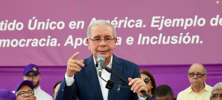 El presidente Abinader se ve afectado por la comunicación diaria, según Danilo
