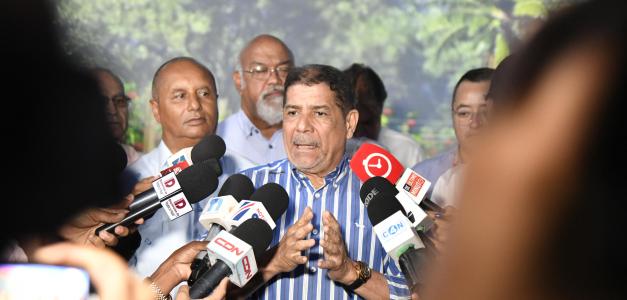 Ministro de Agricultura niega desfalco en su institución