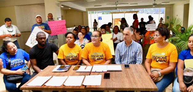 Estudiantes con síndrome de Down enfrentan obstáculos para acceder a la educación