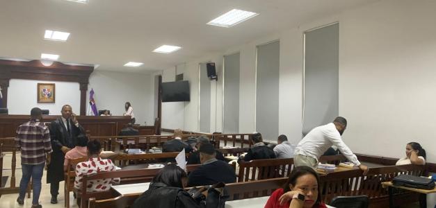 El tribunal pospone veredicto de acusados de manipular antecedentes penales por sobornos
