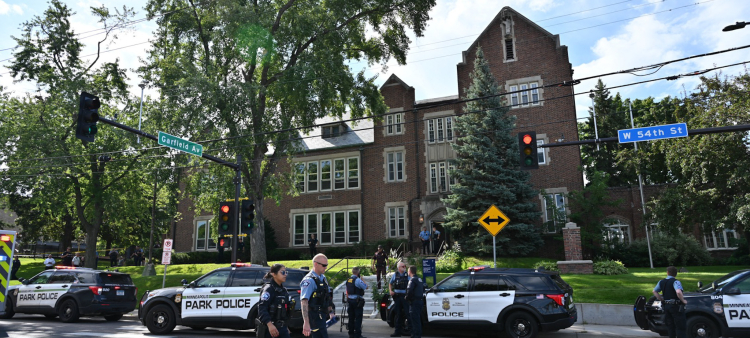 Tragedia en escuela católica de Minneapolis: Dos niños fallecidos y 17 heridos