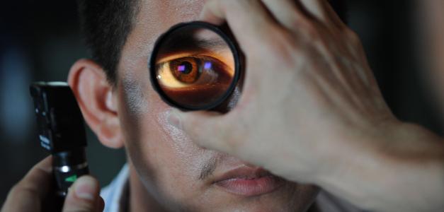 Detectar el Alzheimer y otras demencias a través de exámenes oculares