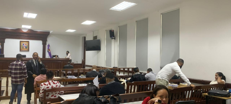 El tribunal posterga veredicto de acusados por manipular antecedentes penales a cambio de sobornos.