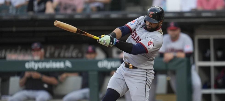 Carlos Santana es liberado por los Guardianes de Cleveland