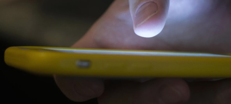 Prohibido el uso de celulares en escuelas francesas a partir de septiembre