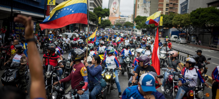Marcha de Motoristas en Apoyo a Maduro y en Contra de las Amenazas de EEUU en Caracas