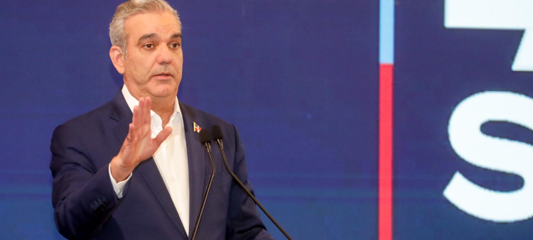 Abinader condena abusos sexuales en Villa González y SFM: Llamamiento a la justicia
