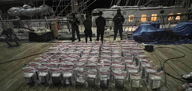 Detención de dos dominicanos y decomiso de 448 paquetes de cocaína en Peravia
