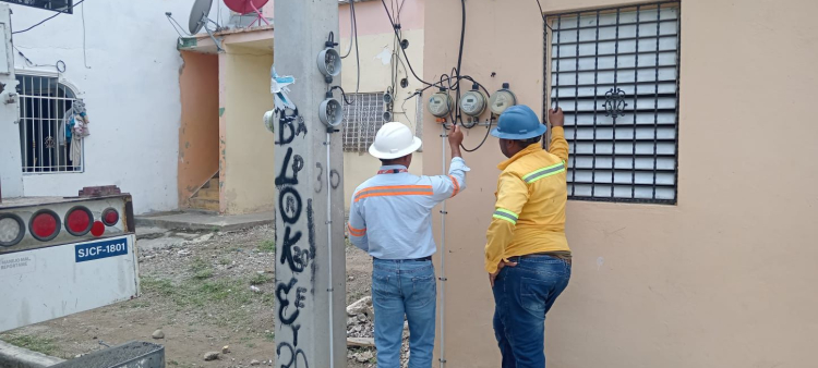 Denuncie a Edesur si le solicitan dinero por servicios
