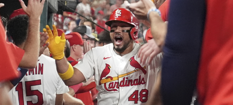 Jonrón decisivo de Herrera lleva a los Cardenales a vencer a los Atléticos