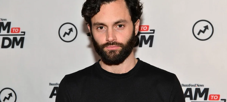 Penn Badgley, estrella de “You”, da la bienvenida a gemelos